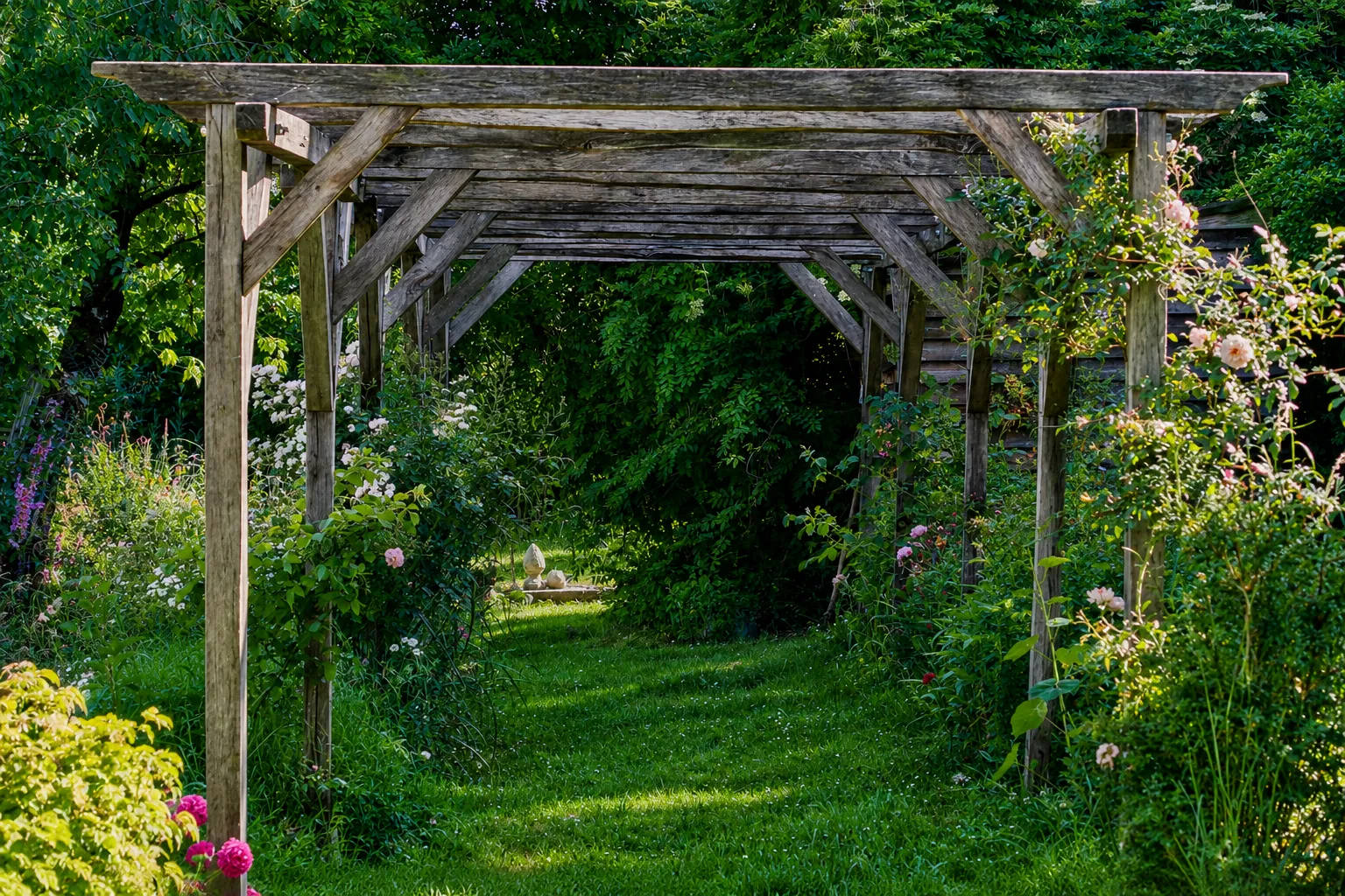 Roseraie au jardin de la Nauze